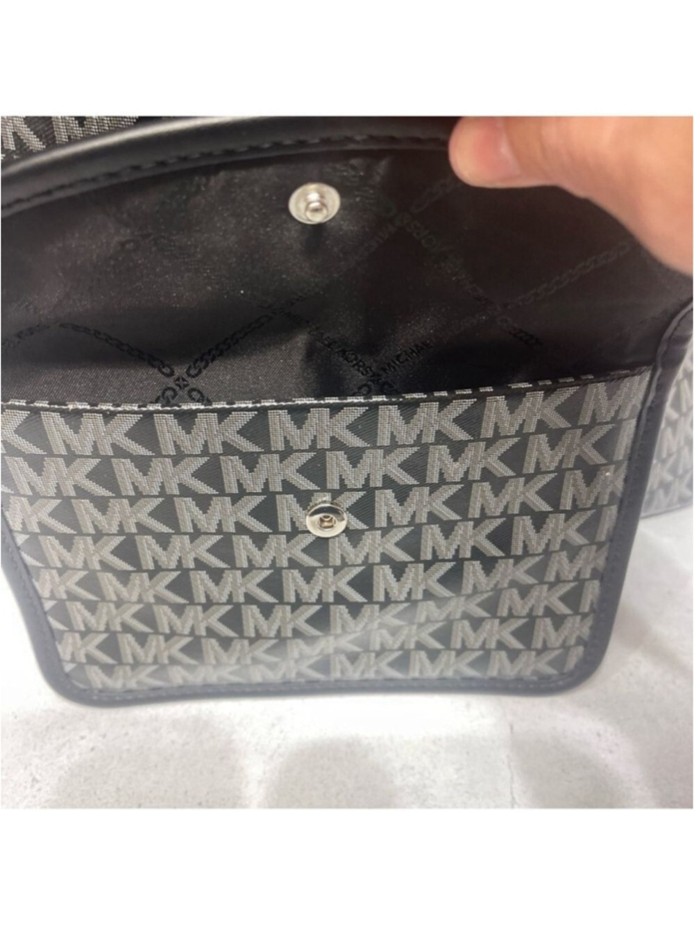 Michael Kors Eliza XL Tote + Pouch & Wallet Set MK Signature Logo Black Metallic - Picture 9 of 10